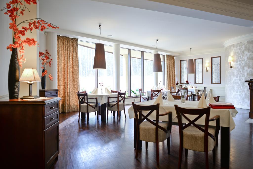 Hotel Venus Kolbudy ภายนอก รูปภาพ