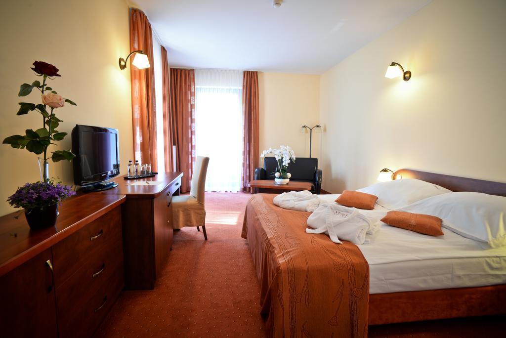 Hotel Venus Kolbudy ภายนอก รูปภาพ